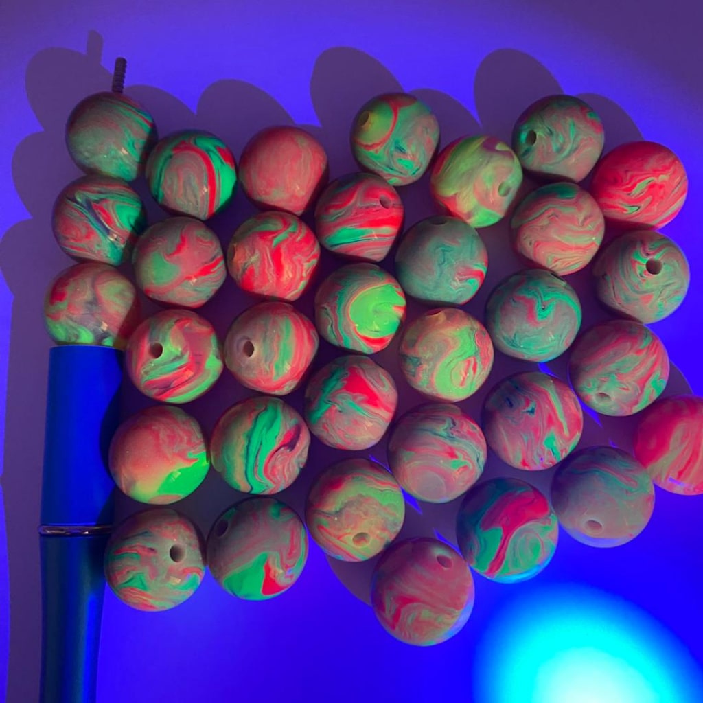 Marble Red at Green Acrylic Beads ,16mm, Random Mix.YH