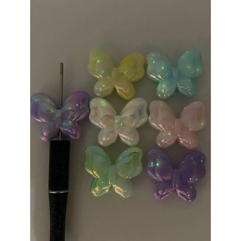 Makintab na Butterfly Shaped Acrylic Beads na May Luminious at Glow Glitter ,35mm, Random Mix