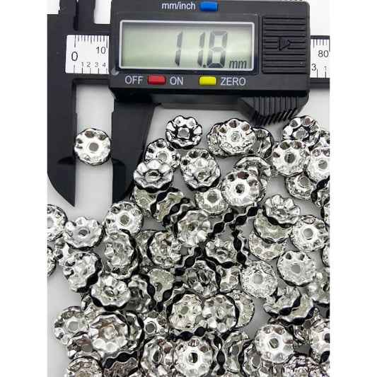Wavy Spacer na may Silver Color Metal at Black Color Rhinestones, 12mm