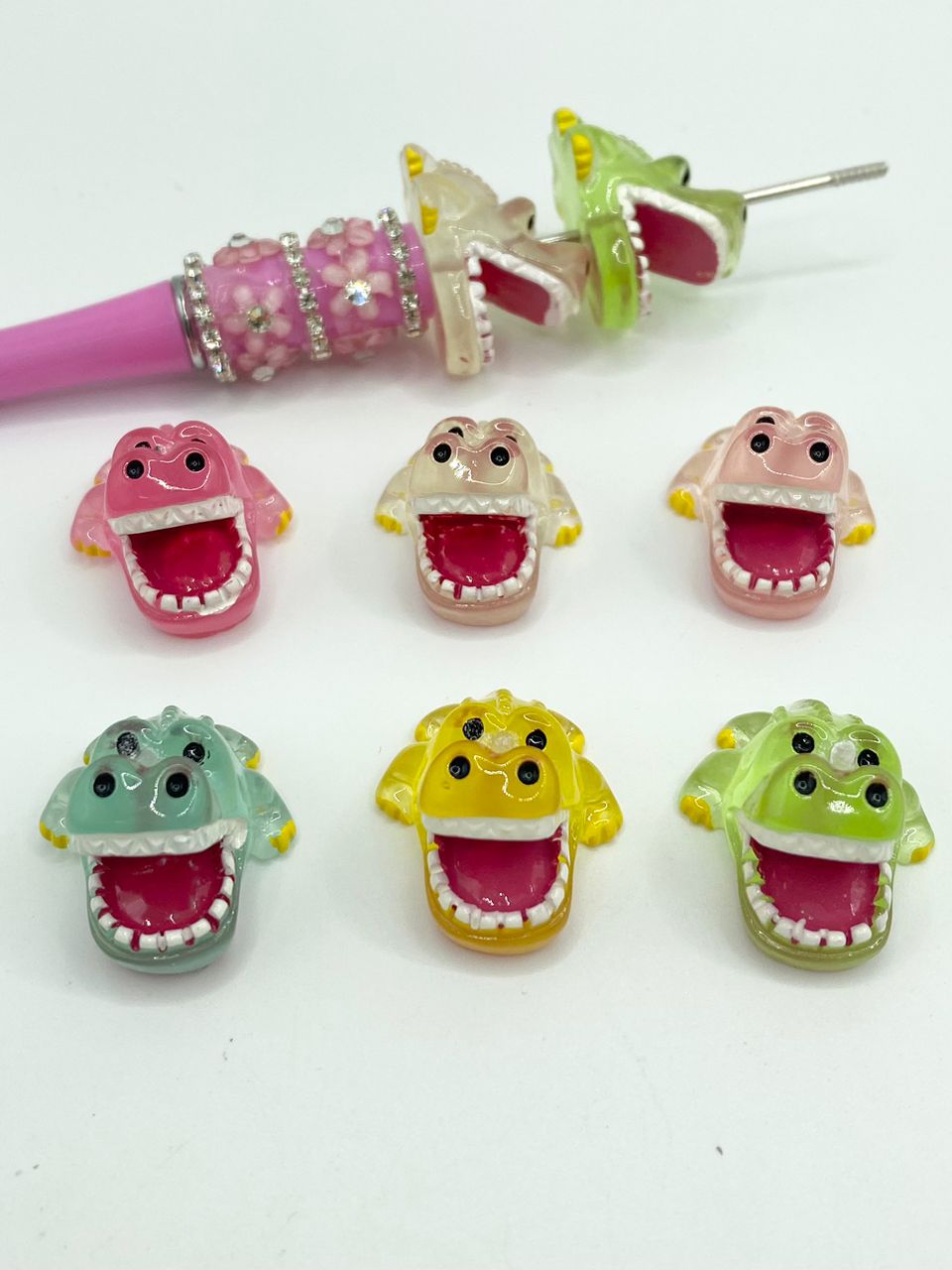 Cute Clear See-Thru Baby Crocodile Acrylic Beads na May mga Butas,16mm by 20mm,Random Mix