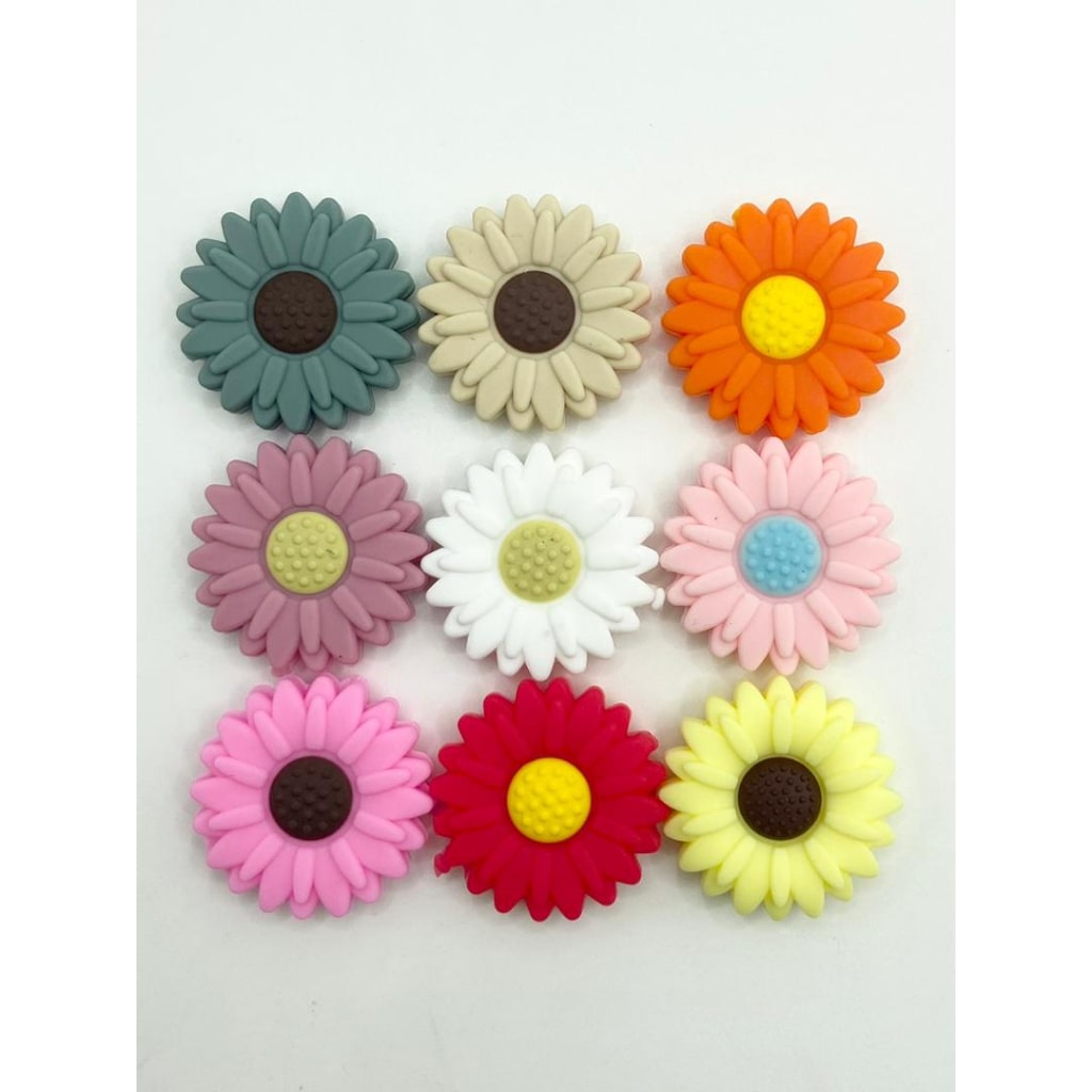 Medium Daisy Flower Silicone Focal Beads,Random Mix