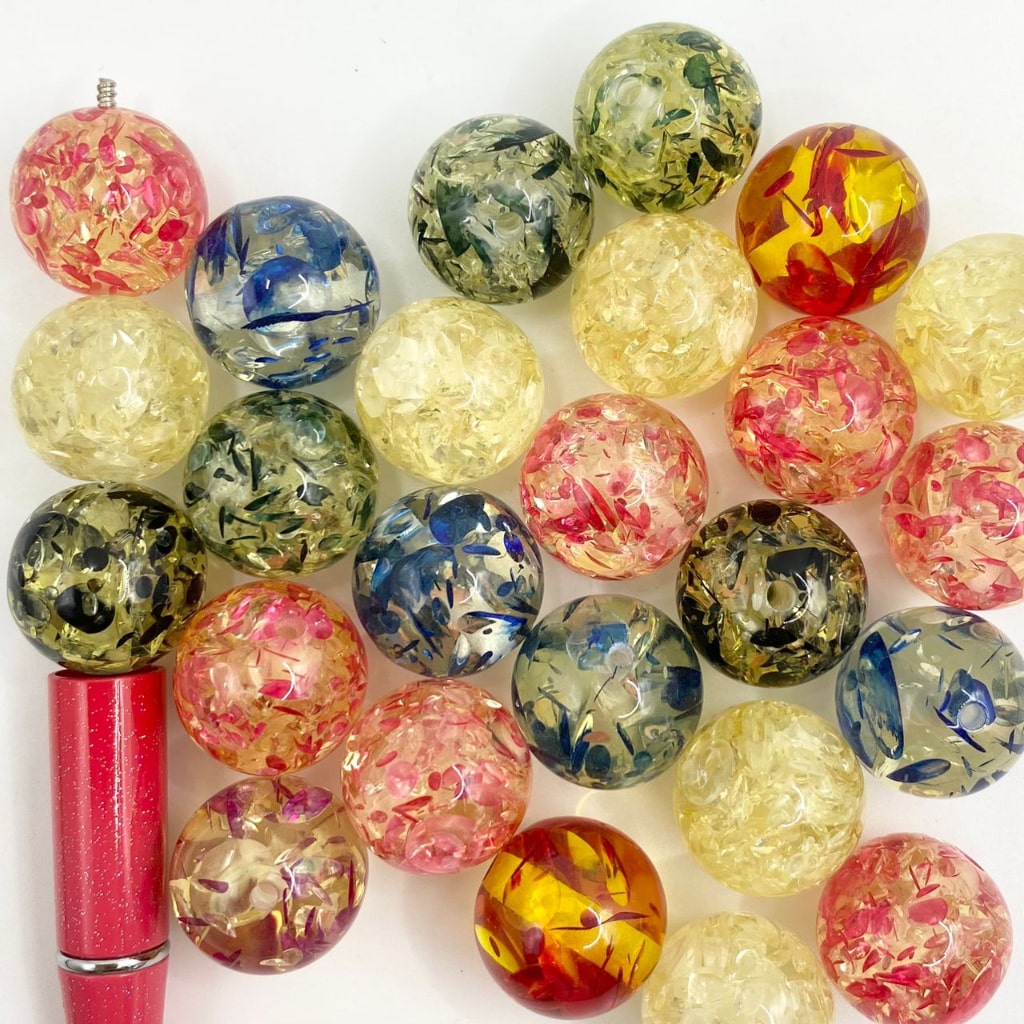 Clear See-Thru Crackle Acrylic Beads with Confetti,20mm,Random Mix